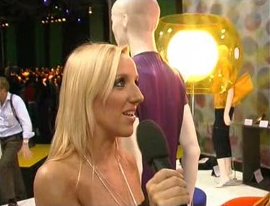 ew_rosanna_davidson1mbps_stream_04.jpg