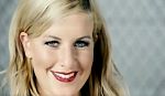 ce_welovetoentertainyou_100902_002.jpg