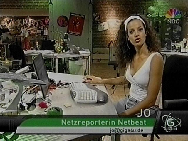 vd_giga040803_09.jpg